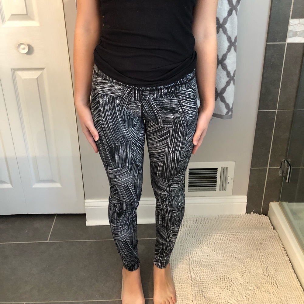 GREAT CONDITION UNDER ARMOR LEGGINGS
